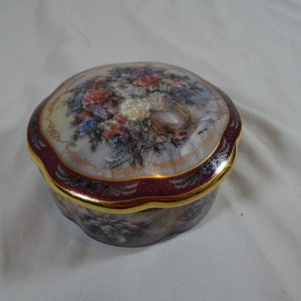 Vintage 1995 "Magic Makers" by Lena Liu music box 1335D